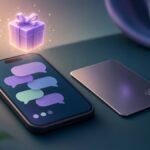 Smartfon z dymkami czatu, karta płatnicza i prezent na biurku (grafika wygenerowana przez AI)